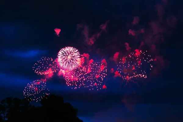 Şehir üzerinde ucuz Firework.