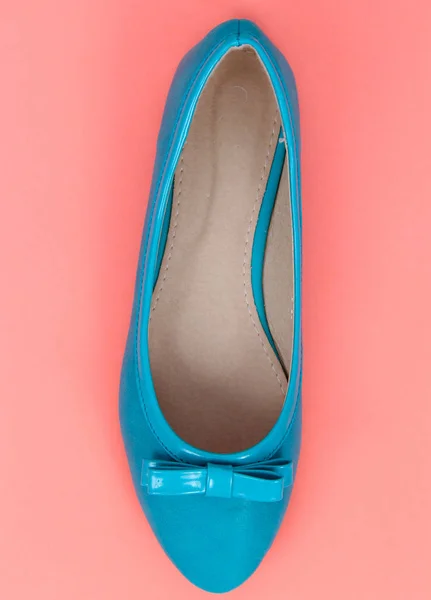 Zapatos Bailarina Azul Sobre Fondo Coloreado — Foto de Stock