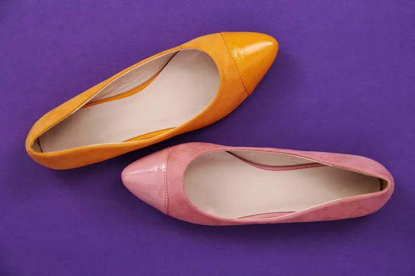 Dos Zapatos Bailarina Sobre Fondo Coloreado — Foto de Stock