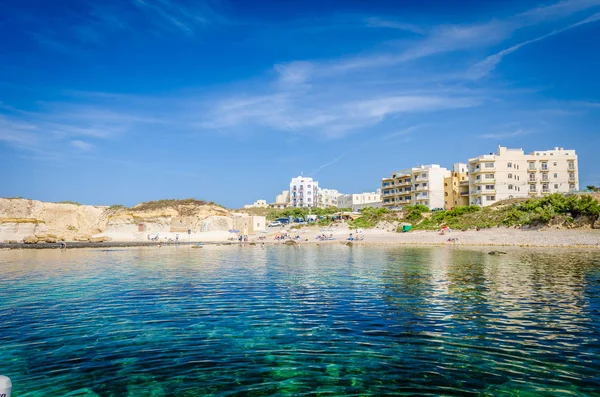 Kasaba ve Bay, Marsalforn, Gozo, Malta Marnixkade kıyı şeridi görünümü