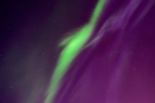 Güzel Yeşil Kuzey Işıkları Kutup Işıkları Mor Gökyüzünde Kiruna Sveç — Stok fotoğraf