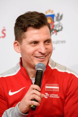 Riga, Letonya - 05 Şubat 2019: Letonya Takımı'nın Fedcup üyeleri, Riga Merkez Tren İstasyonu'nda Oynanan Dünya Grubu Ii Birinci Tur maçları öncesinde taraftarlarla bir araya geldi.