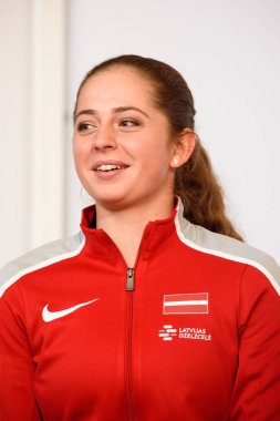 05.02.2019. Riga, Letonya. Jelena Ostapenko, takım Letonya. Merkez Tren İstasyonu Riga dünya Grup II ilk tur Oyunlar önce taraftarlarla toplantı sırasında takım Letonya Fedcup için Üyeler.