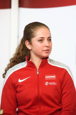 05.02.2019. Riga, Letonya. Jelena Ostapenko, takım Letonya. Merkez Tren İstasyonu Riga dünya Grup II ilk tur Oyunlar önce taraftarlarla toplantı sırasında takım Letonya Fedcup için Üyeler.