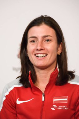 05.02.2019. Riga, Letonya. Anastasija Sevastova, takım Letonya. Merkez Tren İstasyonu Riga dünya Grup II ilk tur Oyunlar önce taraftarlarla toplantı sırasında takım Letonya Fedcup için Üyeler.