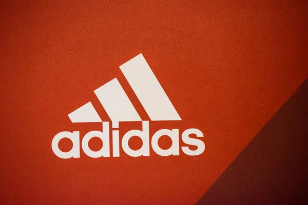 2019 Riga Latvia Logo Compañía Adidas Durante Conferencia Pública Temporada — Foto de Stock