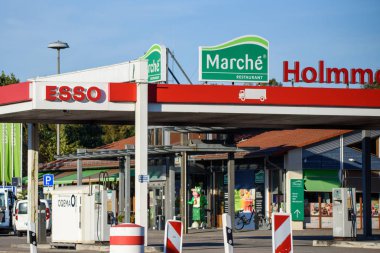 13.10.2018. Hamburg, Almanya. Esso benzin istasyonu. Esso Exxonmobil ve bağlı şirketlerinin imajını için ticaret bir isimdir.