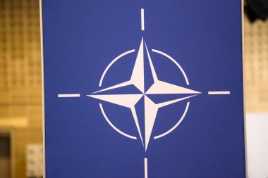 12.07.2018. Brüksel, Belçika. Nato (Kuzey Atlantik Antlaşması Örgütü), Nato zirvesinde 2018 logosu.