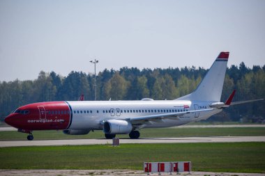 30.04.2018. Riga, Letonya. Norveç Hava uçağı Boeing 737-8jp, Riga Uluslararası Havaalanı kalkış sırasında (Rix).