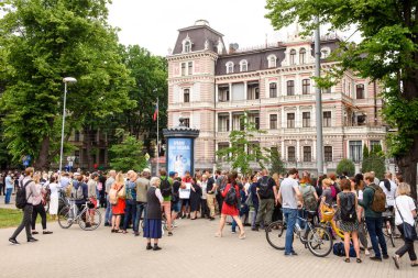 Riga, Letonya. 11 Haziran, 2019. Gözaltına alınan gazeteci Ivan Golunov 'un destekçileri, protesto ve derhal serbest bırakma çağrıları için destek ifade eder. Letonya Rusya Federasyonu Büyükelçiliği yakın Meydanı.