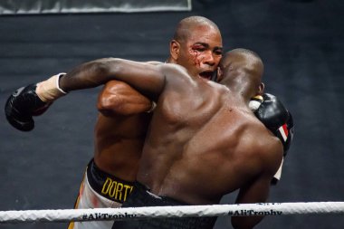 Riga, Letonya. 15 Haziran 2019. Kübalı boksör Yunier Dorticos ve Amerikalı boksör Andrew Tabiti arasında Dünya Boks Süper Serisi Yarı Final mücadele. Arena Riga.