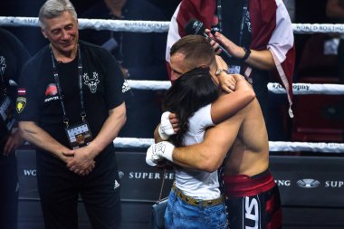 Riga, Letonya. 15 Haziran 2019. Letonyalı boksör Mairis Briedis ve Polonyalı boksör Krzysztof Glowacki arasında Dünya Boks Süper Serisi Yarı Final mücadele . Arena Riga.