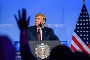 Brüksel, Belçika - 12 Temmuz 2018: Amerika Birleşik Devletleri Başkanı Donald Trump'ın NATO (Kuzey Atlantik Antlaşması Organizasyonu) Zirvesi 2018'de basın toplantısı