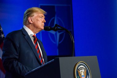Brüksel, Belçika - 12 Temmuz 2018: Amerika Birleşik Devletleri Başkanı Donald Trump'ın NATO (Kuzey Atlantik Antlaşması Organizasyonu) Zirvesi 2018'de basın toplantısı