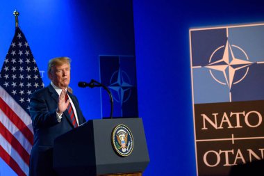 Brüksel, Belçika - 12 Temmuz 2018: Amerika Birleşik Devletleri Başkanı Donald Trump'ın NATO (Kuzey Atlantik Antlaşması Organizasyonu) Zirvesi 2018'de basın toplantısı