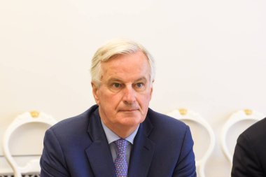 Riga, Letonya. 18 Temmuz 2019. Michel Barnier, Birleşik Krallık Avrupa Baş Müzakerecisi Dagmara Beitnere-Le Galla ile Avrupa Birliği toplantısından çıkış, Saeima Başkan Yardımcısı (Letonya Parlamentosu).
