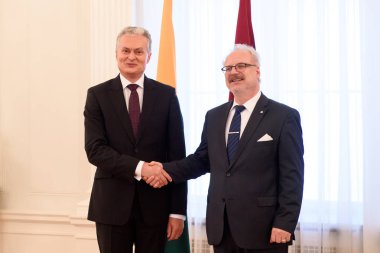 Riga, Letonya. 23 Temmuz, 2019. Gitanas Nauseda, Litvanya Cumhurbaşkanı ve Egils Levits, Riga Kalesi Letonya Cumhurbaşkanı, Litvanya Cumhurbaşkanı sırasında Letonya devlet ziyareti.