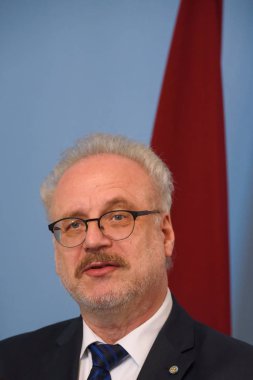 Riga, Letonya. 23 Temmuz, 2019. Egils Levits, Letonya Cumhurbaşkanı, Gitanas Nauseda, Litvanya Başkanı ve Egils Levits, Letonya Cumhurbaşkanı Riga Kalesi 'nde toplantısından sonra basın toplantısı sırasında.