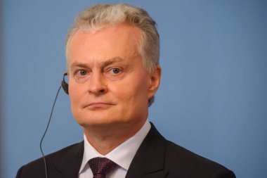 Riga, Letonya. 23 Temmuz, 2019. Gitanas Nauseda, Litvanya Cumhurbaşkanı, Gitanas Nauseda, Litvanya Başkanı ve Egils Levits, Letonya Cumhurbaşkanı Riga Kalesi 'nde toplantısından sonra basın toplantısı sırasında.