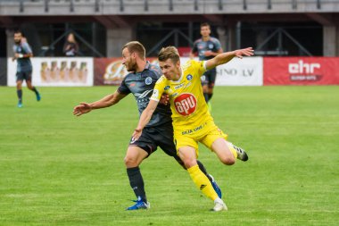 Riga, Letonya. 06 Ağustos 2019. Armands Petersons (L) ve Riku Riski (R), Uefa Avrupa Ligi Üçüncü Ön Eleme turu 1. Daugava stadyumu, Riga.