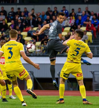 Riga, Letonya. 06 Ağustos 2019. Kamil Bilinski (C) ve Daniel O' Shaughnessy (R), Uefa Avrupa Ligi Üçüncü Ön Eleme Turu 1. Daugava stadyumu, Riga.