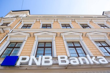 Riga, Letonya. 16 Ağustos 2019. Cephede Pnb Bank logosu. Pnb Bank (eski adıyla Norvik Bank). Pnb Bank, Avrupa Merkez Bankası'nın (Ecb) anonsu sonrasında kapandı.