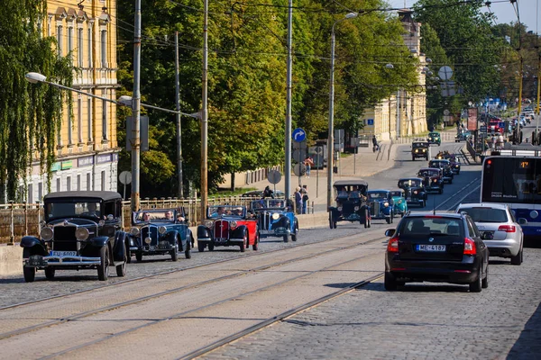 Riga Lettland August 2019 Kolonne Von Autos Während Riga Retro — Stockfoto