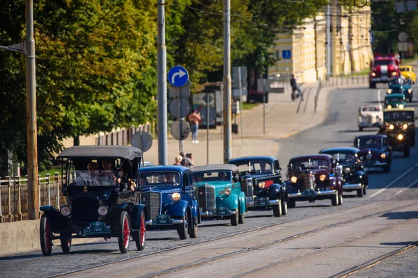 Riga Lettland August 2019 Kolonne Von Autos Während Riga Retro — Stockfoto