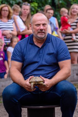 Riga, Letonya. 29 Ağustos 2019. Raimonds Bergmanis, güçlü adam, Letonya eski Savunma Bakanı, durin