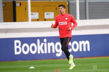 Riga, Letonya. 9 Ekim 2019. Polonya takımı oyuncusu Robert Lewandowski, Uefa Euro 2020 eleme maçından önce Letonya milli takımı ve Polonya milli takımı arasındaki resmi antrenman sırasında.