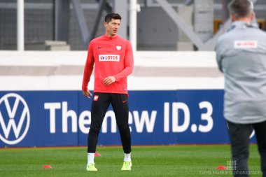 Riga, Letonya. 9 Ekim 2019. Polonya takımı oyuncusu Robert Lewandowski, Uefa Euro 2020 eleme maçından önce Letonya milli takımı ve Polonya milli takımı arasındaki resmi antrenman sırasında.