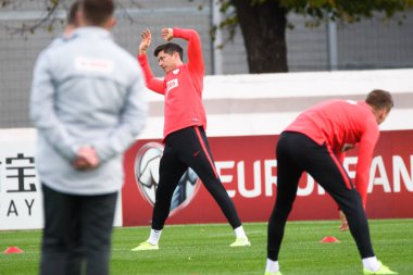 Riga, Letonya. 9 Ekim 2019. Polonya takımı oyuncusu Robert Lewandowski, Uefa Euro 2020 eleme maçından önce Letonya milli takımı ve Polonya milli takımı arasındaki resmi antrenman sırasında.