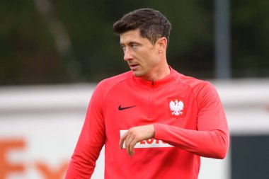 Riga, Letonya. 9 Ekim 2019. Polonya takımı oyuncusu Robert Lewandowski, Uefa Euro 2020 eleme maçından önce Letonya milli takımı ve Polonya milli takımı arasındaki resmi antrenman sırasında.