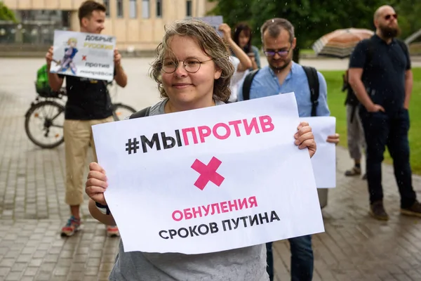 Riga 拉特维亚 2020年6月30日 反对俄罗斯宪法修正案和支持俄罗斯社会的抗议表明了对俄罗斯人民的声援 俄罗斯驻拉脱维亚大使馆 — 图库照片