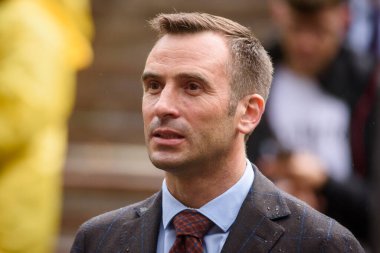 RIGA, LATVIA. 25 Temmuz 2020. Riga Belediye Başkanı adayı Martins Stakis, açık hava konferansında.