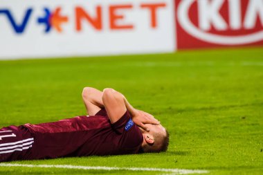 RIGA, LATVIA. 13 Ekim 2020. Roberts Savalnieks, UEFA Ulusal Futbol Takımı Letonya ve Malta Millî Futbol Takımı arasında oynanan LeAGUE maçı sırasında sahada..