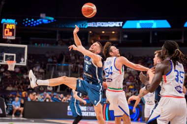 RIGA, LATVIA. 7 Eylül 2025. Aleksej Nikoliç (L) ve Alessandro Pajola (R), FIBA EUROBASKET 2025 basketbol karşılaşmasında milli takım Slovenya ve milli takım İtalya arasında oynadılar..