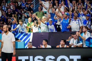 RIGA, LATVIA. 7 Eylül 2025. Yunan taraftarlar FIBA EUROBASKET 2025 basketbol maçında Yunanistan ve İsrail milli takımı arasında oynadılar..