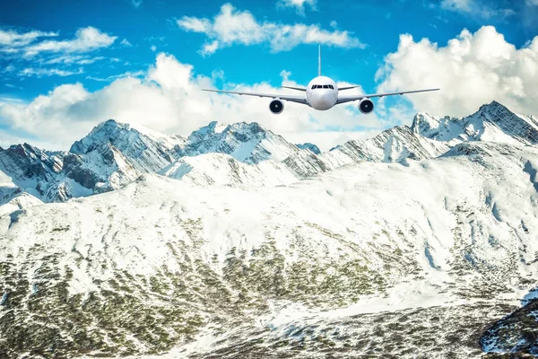 Vliegtuig Frituren Achtergrond Van Snow Mountain Stockafbeelding