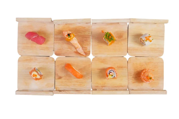Bucătărie Japoneză Sushi Roll Placă Lemn Fundal Alb — Fotografie, imagine de stoc