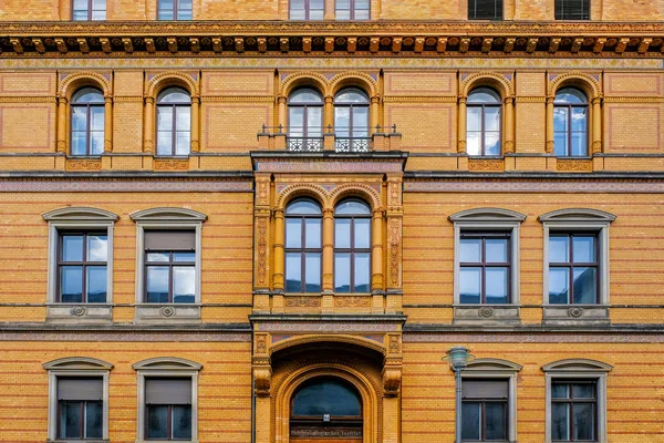 Vintage House Fassadenfenster Muster Berlin Deutschland — Stockfoto