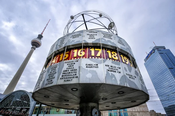 Berlin Duitsland Maart 2017 Beroemde World Clock Gelegen Skyline Van — Stockfoto