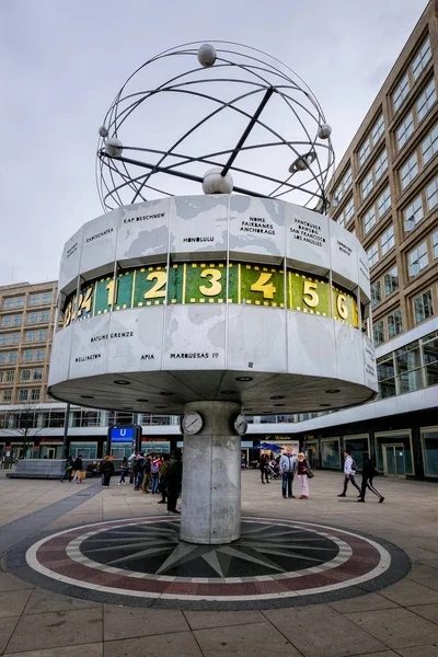 Berlin Deutschland März 2017 Berühmte Weltuhr Und Berliner Skyline Alexanderplatz — Stockfoto