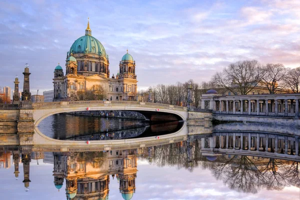 Berlin Cathedral Berliner Dom Berömda Museumsinsel Museum Island Med Floden — Stockfoto