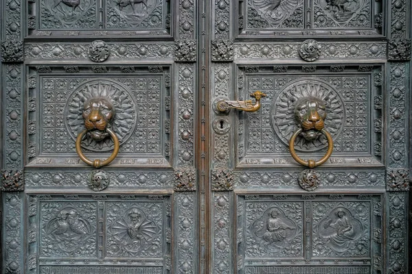 Lion Head Door Ancient Knocker Cologne Cathedral Germany — Stock Photo, Image