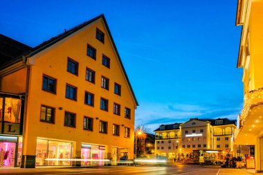 Bavaria, Almanya için Fussen kasaba Cityscape geceleri.