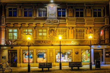 Fussen - 25 Mart: Kış sezonunda Fuessen, şehrin tarihi merkezine. 25 Şubat 2017 Fussen, Almanya