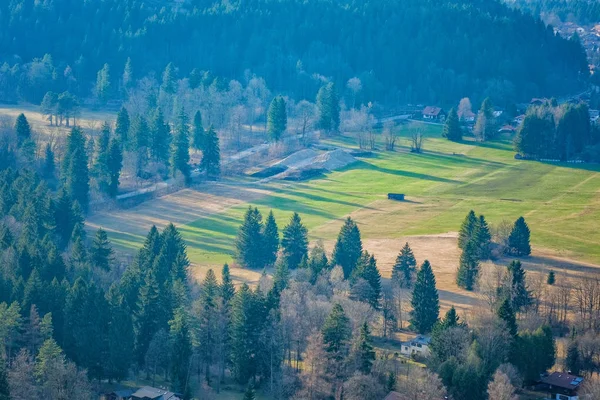 Campo Montañas Campo Hierba Verde Casa Suiza — Foto de Stock