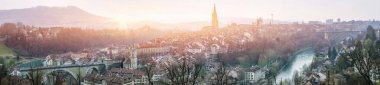 Bern İsviçre panoramik manzaraya günbatımı zamanında