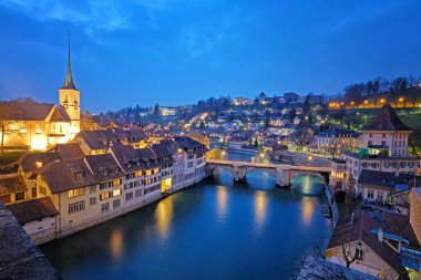 Bern İsviçre panoramik manzaraya Twilight saat içinde